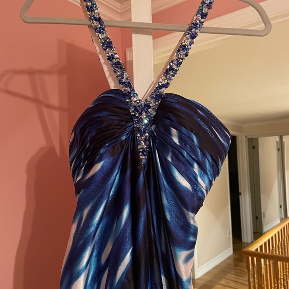 Prom dress, worn only once! - Picture 3 of 3